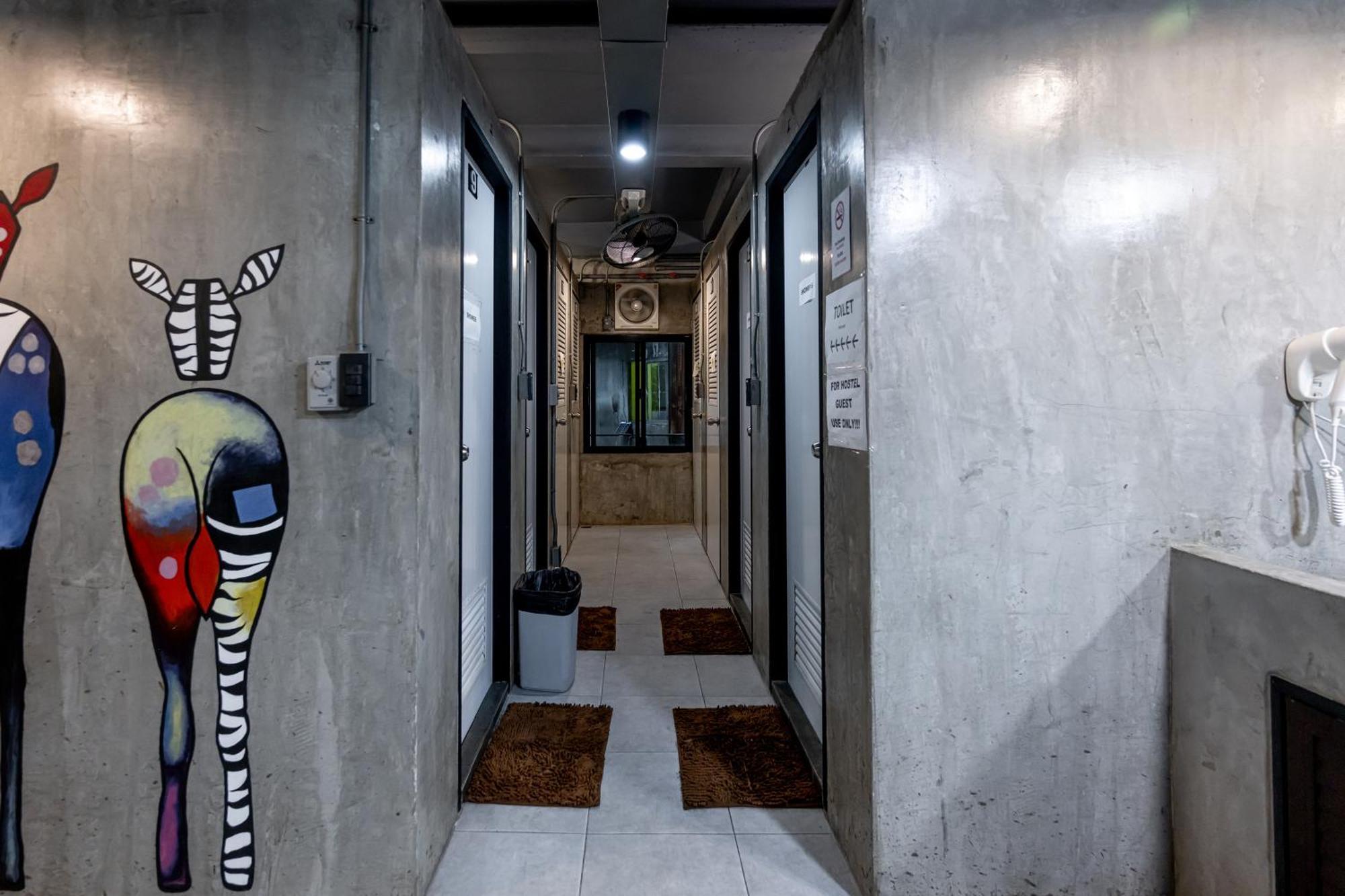 Vibes Hostel Bangkok Exterior photo