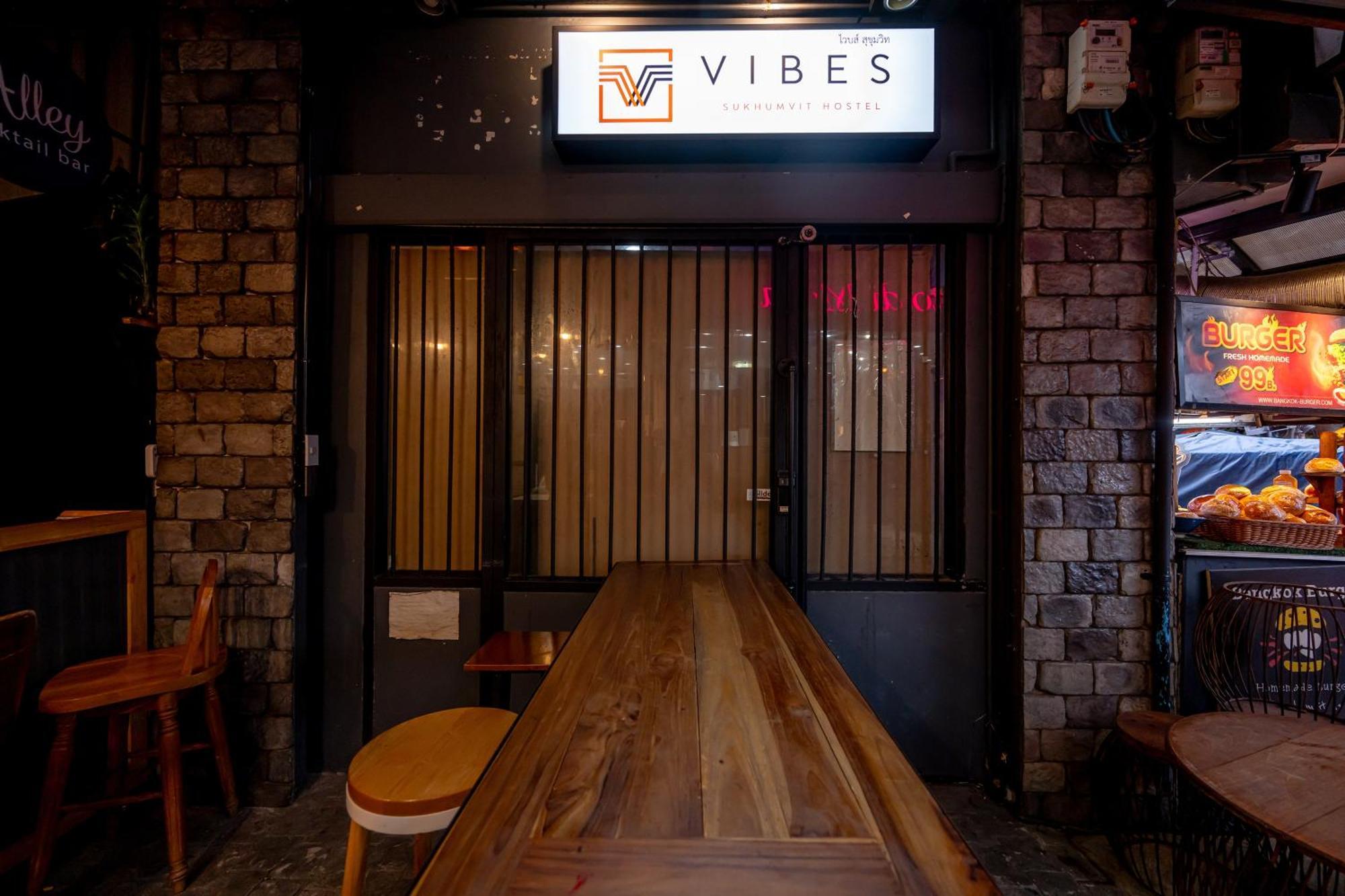 Vibes Hostel Bangkok Exterior photo